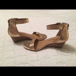 NWOB Lucky Brand Rose Gold Wedges